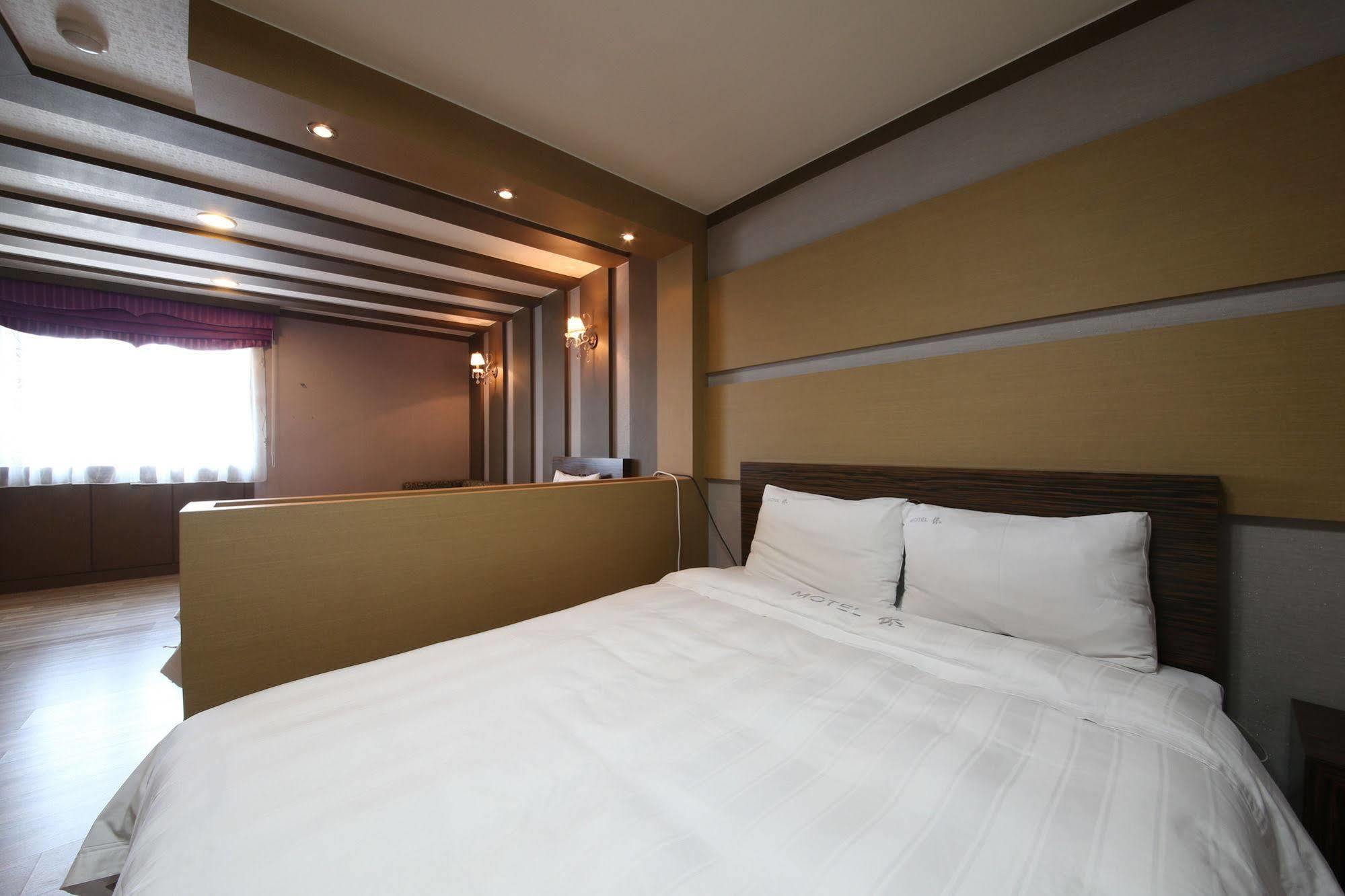 Yes Motel Gunsan Exterior photo